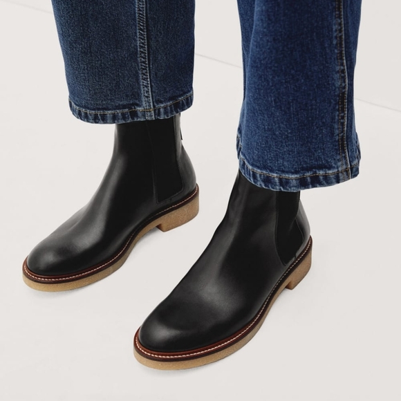 Everlane Shoes - Everlane The Chelsea Boot Black Smooth Leather Pull On Women's Size 10 Like New!